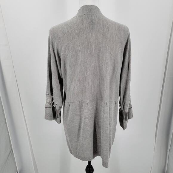 Susan Graver Cardigan Womens XL Gray Mesh Botanical Cutout One Button Snap - Picture 2 of 11